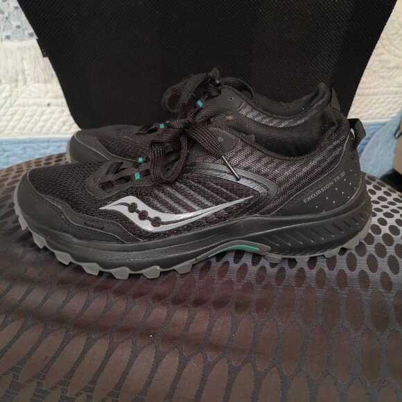 Saucony woman's black running /walking shoe - Picture 3 of 6